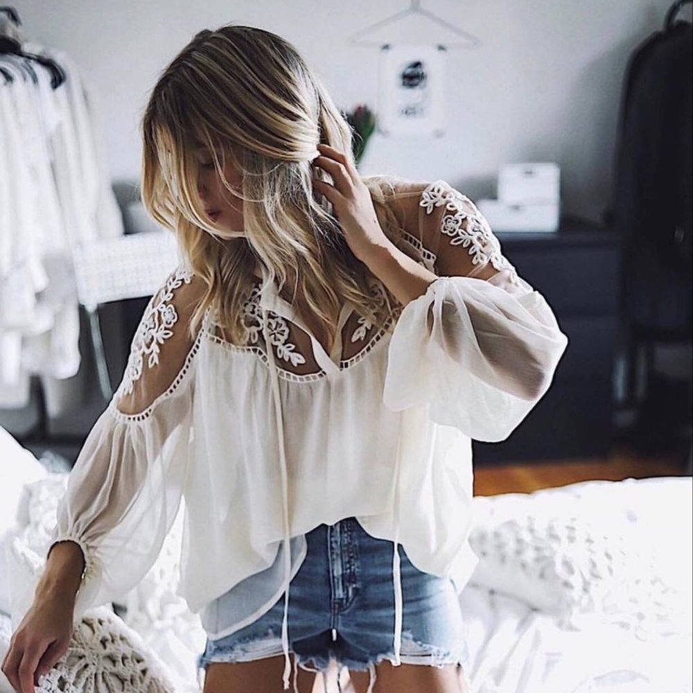VICI HAYDEN White lace boho Blouse